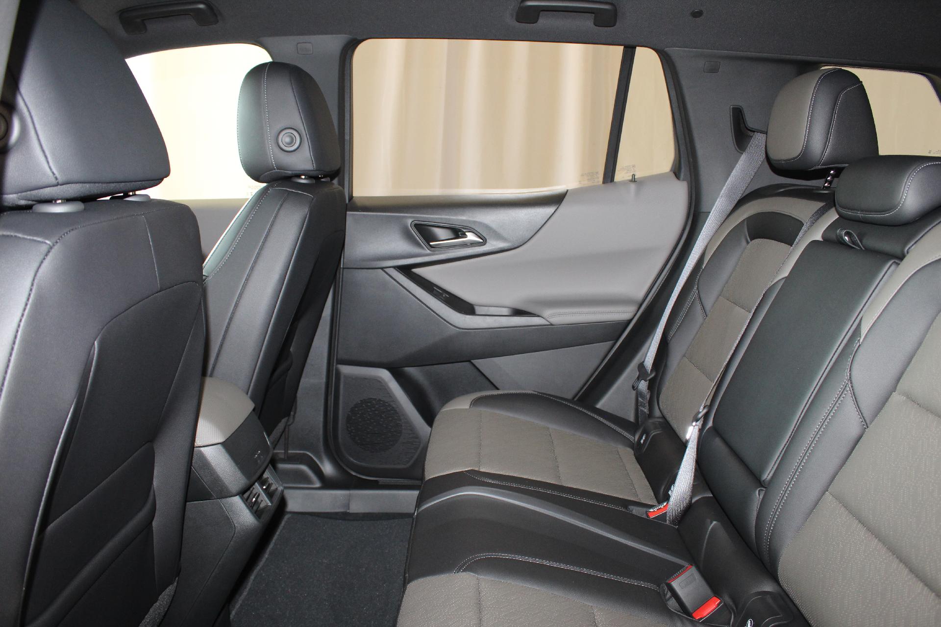 2025 Chevrolet Equinox Vehicle Photo in NORTHAMPTON, MA 01060-1120