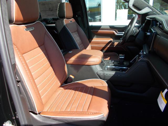 2025 GMC Sierra 1500 Vehicle Photo in LOWELL, MA 01852-4336