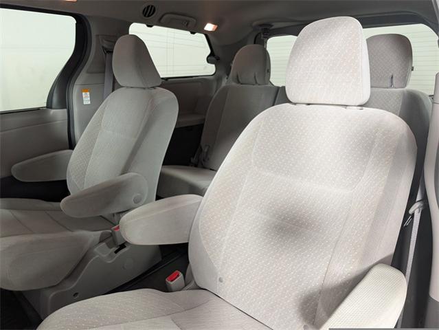 2018 Toyota Sienna Vehicle Photo in ENGLEWOOD, CO 80113-6708