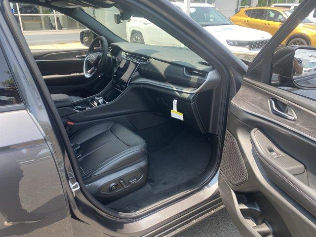 2025 Jeep Grand Cherokee L Vehicle Photo in Doylsetown, PA 18901