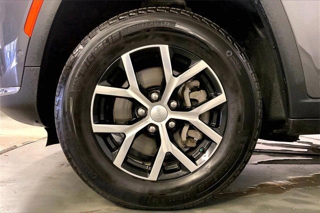 2024 Jeep Grand Cherokee L Vehicle Photo in KANSAS CITY, MO 64114-4502