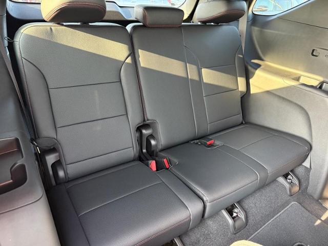 2026 Chevrolet Traverse Vehicle Photo in COLUMBIA, MO 65203-3903