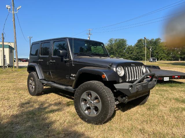 Used 2017 Jeep Wrangler Unlimited Sahara with VIN 1C4BJWEG2HL700627 for sale in Center, TX