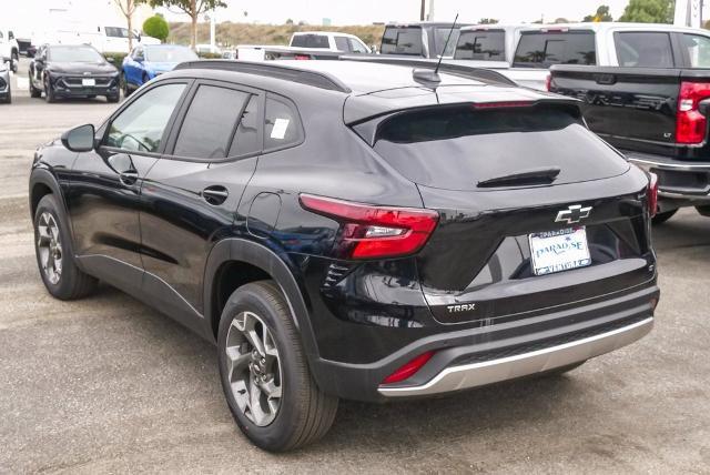 2025 Chevrolet Trax Vehicle Photo in VENTURA, CA 93003-8585