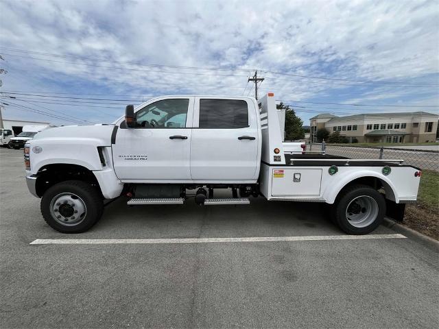 2024 Chevrolet Silverado 4500 HD Vehicle Photo in ALCOA, TN 37701-3235