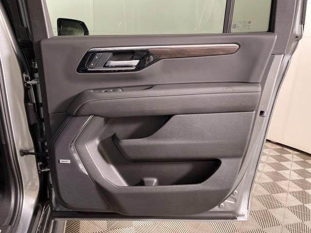 2025 Chevrolet Suburban Vehicle Photo in PHOENIX, AZ 85014-3381