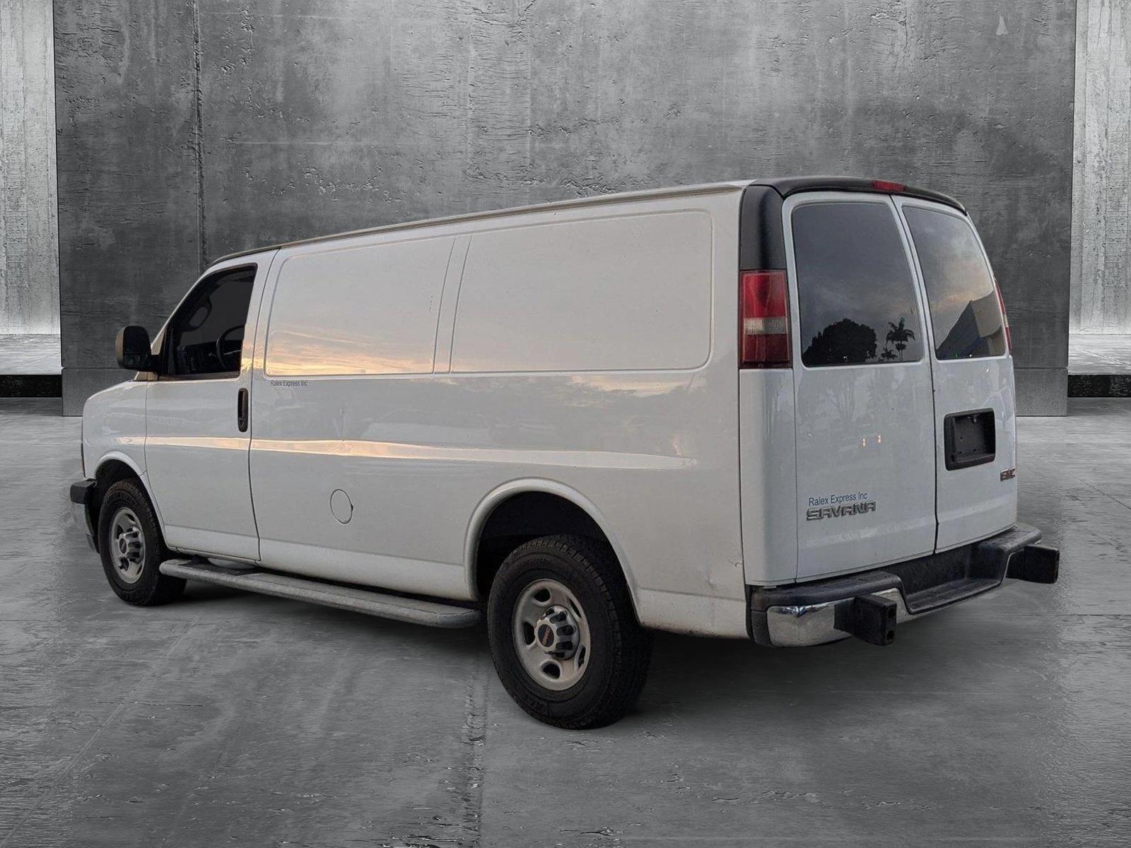 2017 GMC Savana Cargo Van Vehicle Photo in PEMBROKE PINES, FL 33024-6534