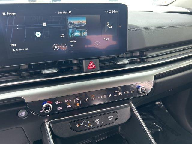 2025 Kia Carnival Vehicle Photo in MEDINA, OH 44256-9631