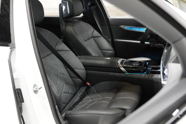 2024 BMW 740i xDrive Vehicle Photo in GRAPEVINE, TX 76051