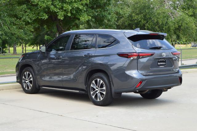 2024 Toyota Highlander Vehicle Photo in Houston, TX 77090