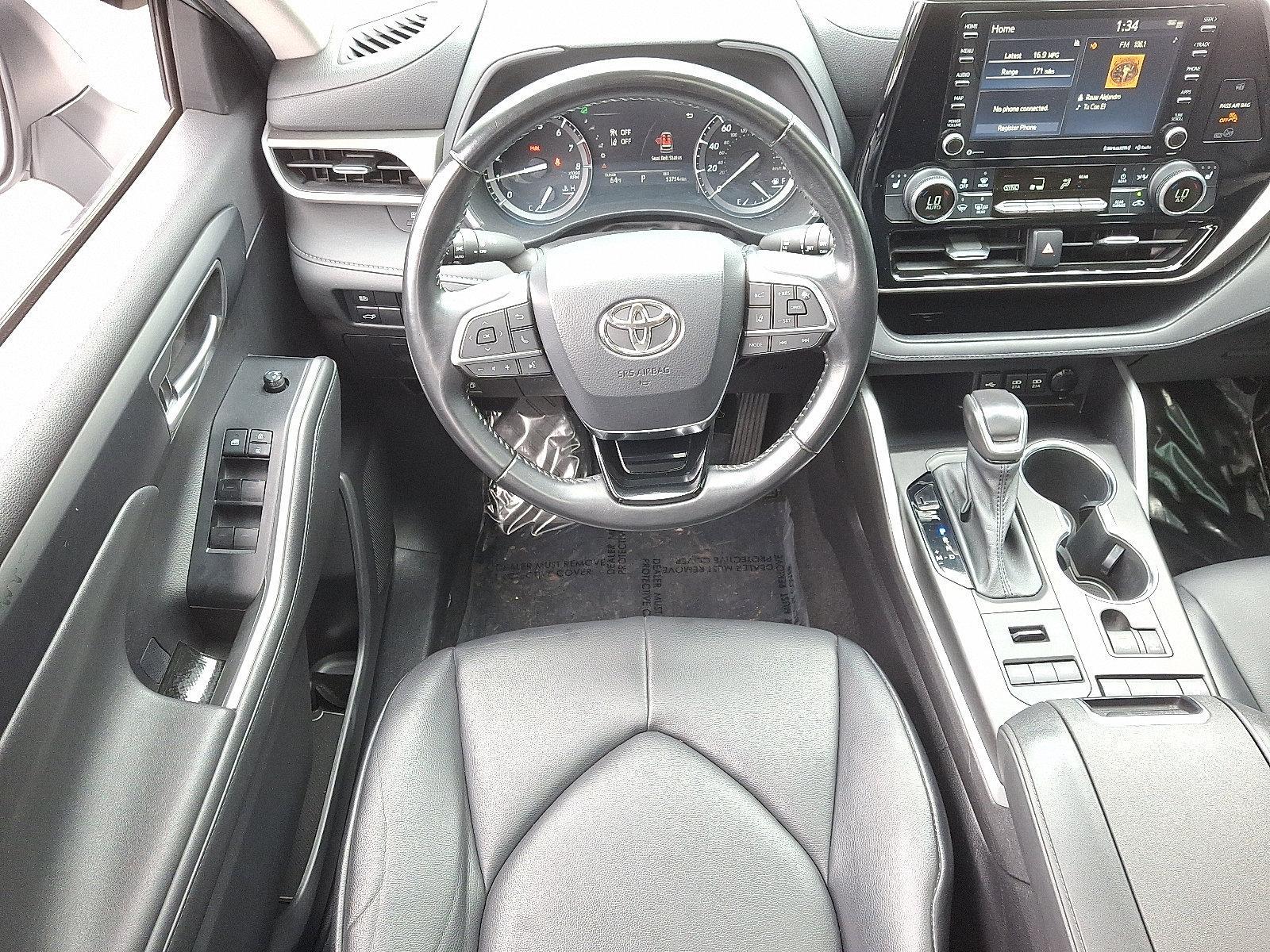 2021 Toyota Highlander Vehicle Photo in Trevose, PA 19053