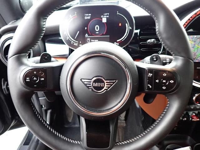 2024 MINI Cooper S Hardtop 2 Door Vehicle Photo in ZELIENOPLE, PA 16063-2910