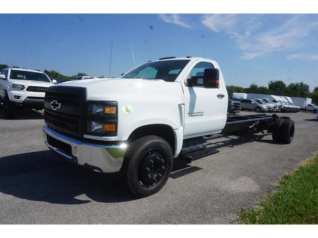 2023 Chevrolet Silverado 6500 HD Vehicle Photo in ALCOA, TN 37701-3235