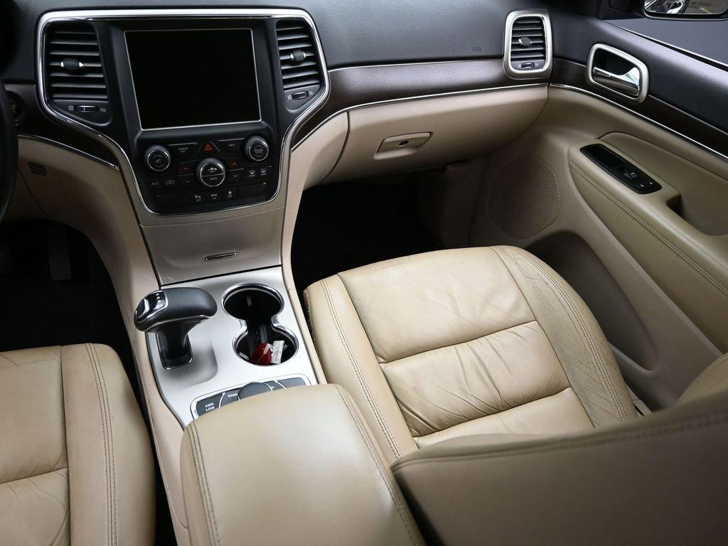 2015 Jeep Grand Cherokee Vehicle Photo in Marion, IA 52302