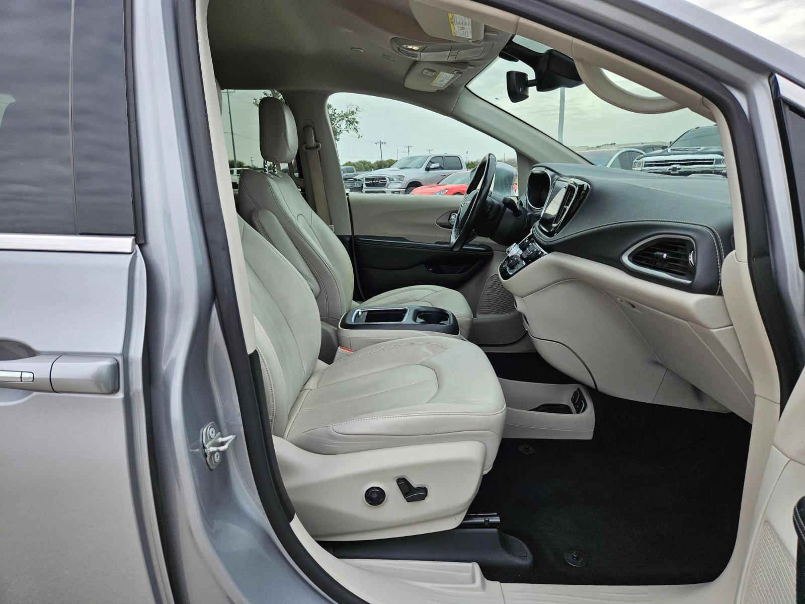 2021 Chrysler Pacifica Vehicle Photo in Seguin, TX 78155