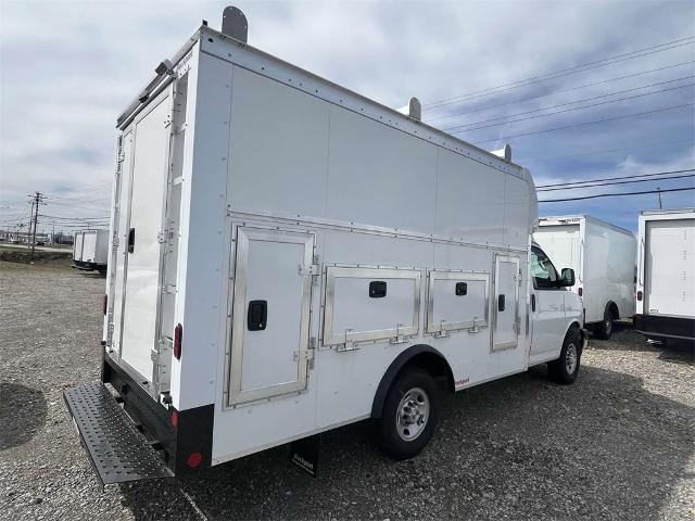 2025 Chevrolet Express Cutaway 3500 Vehicle Photo in ALCOA, TN 37701-3235