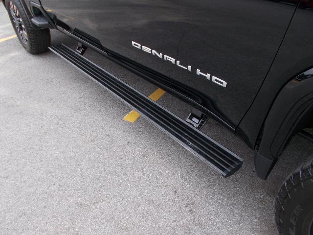 2025 GMC Sierra 2500 HD Vehicle Photo in LOWELL, MA 01852-4336
