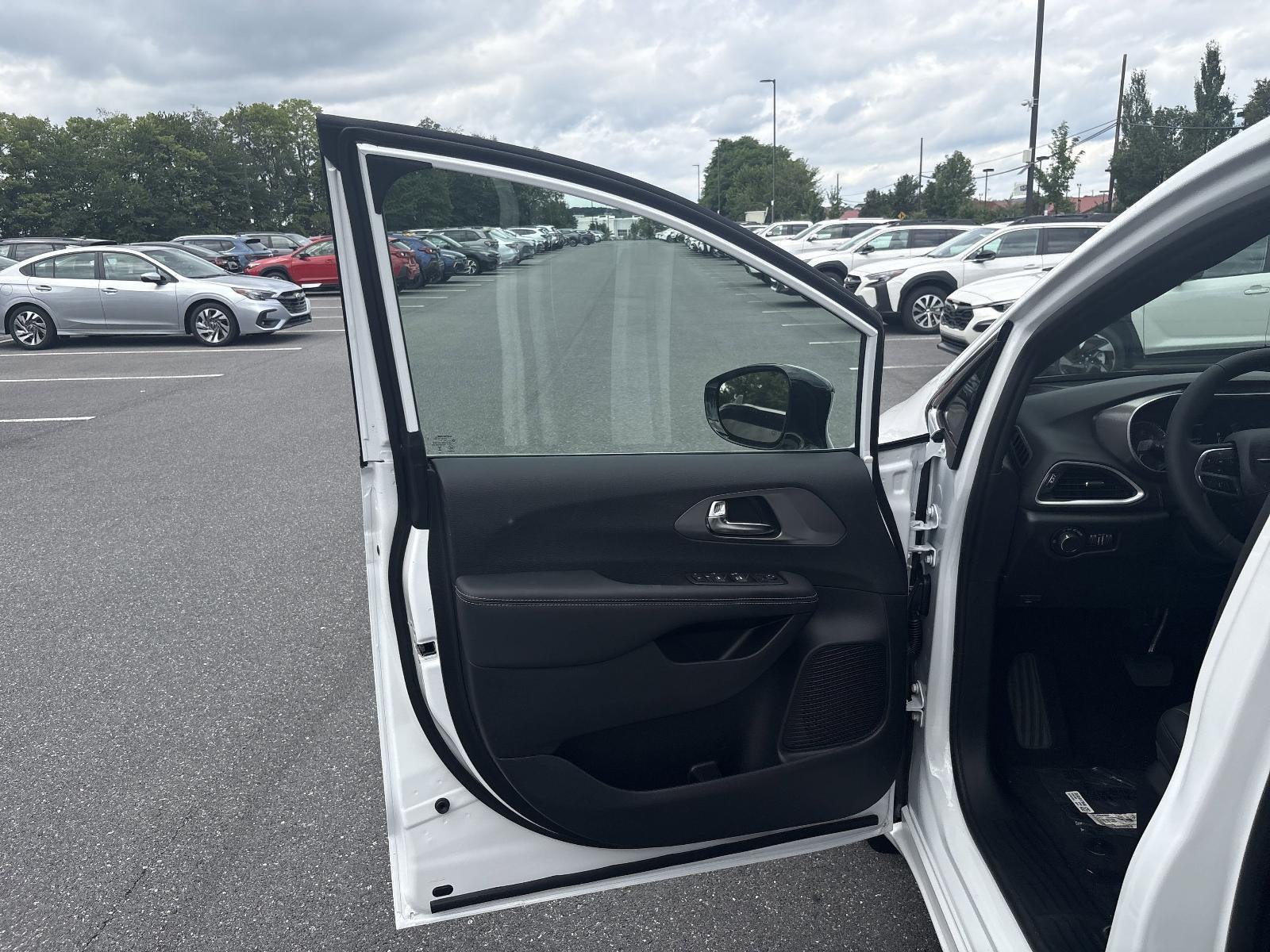 2025 Chrysler Voyager Vehicle Photo in Mechanicsburg, PA 17050-1707
