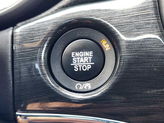 2017 Jeep Grand Cherokee Vehicle Photo in DENTON, TX 76210-9321