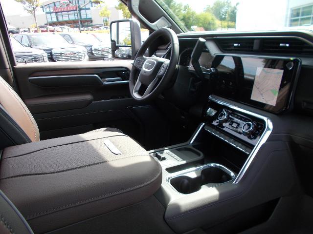 2025 GMC Sierra 2500 HD Vehicle Photo in LOWELL, MA 01852-4336