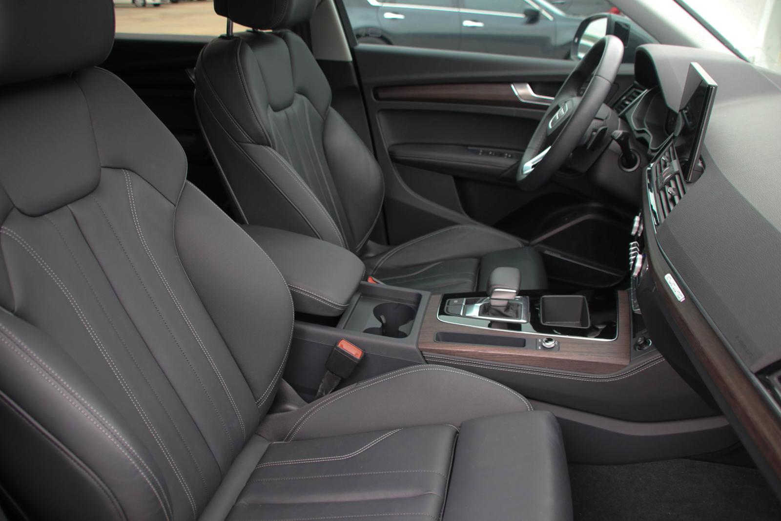 2024 Audi Q5 Vehicle Photo in SUGAR LAND, TX 77478