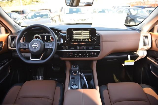 2025 Nissan Pathfinder Vehicle Photo in Ballwin, MO 63011