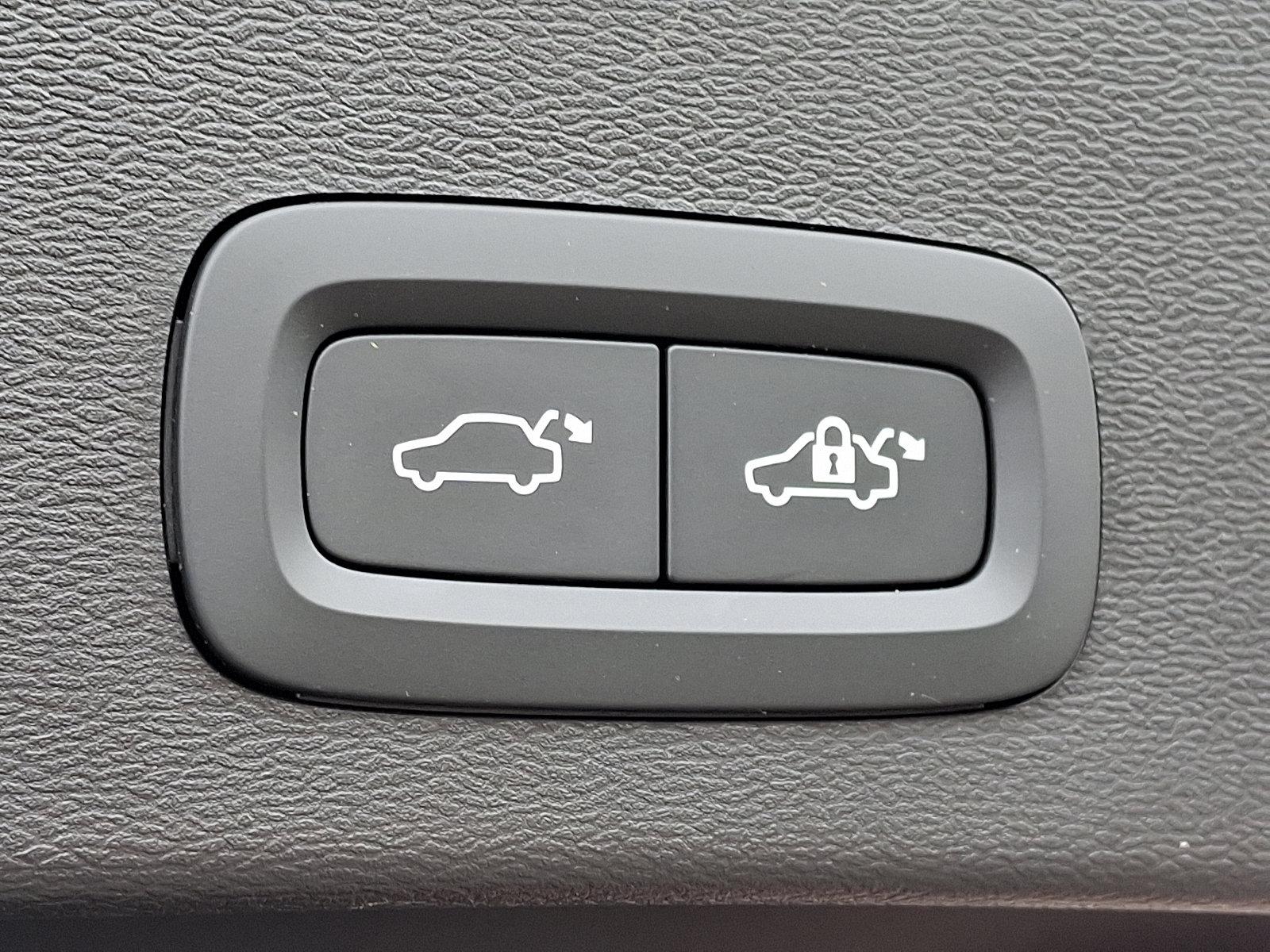 2023 Volvo XC40 Vehicle Photo in Trevose, PA 19053
