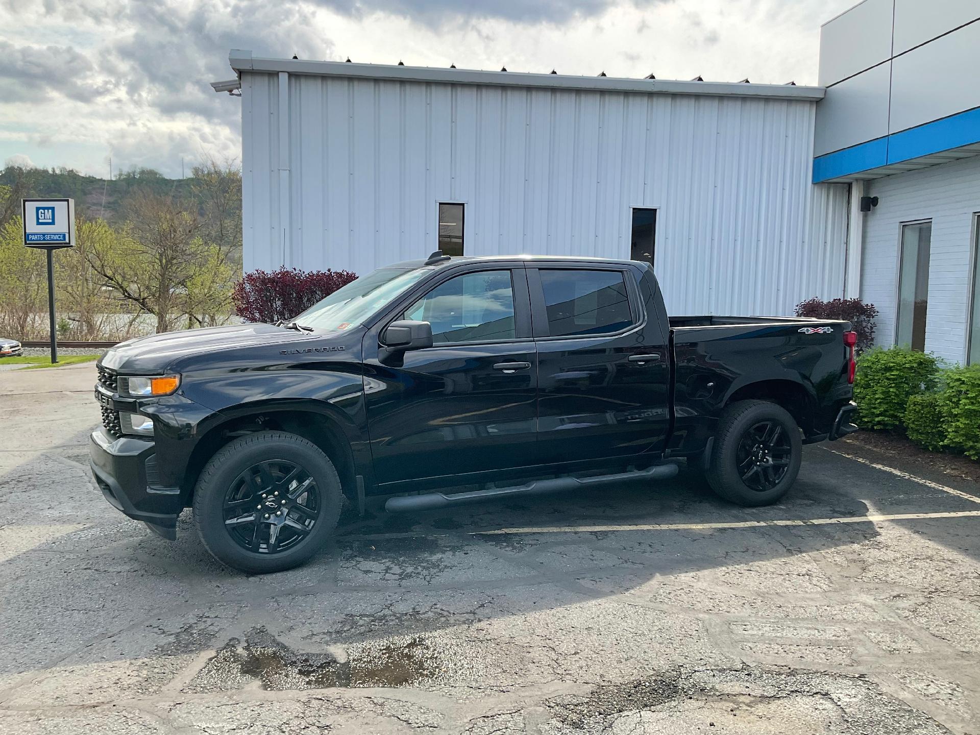 Used 2022 Chevrolet Silverado 1500 Limited Custom with VIN 1GCPYBEK9NZ171569 for sale in Moundsville, WV