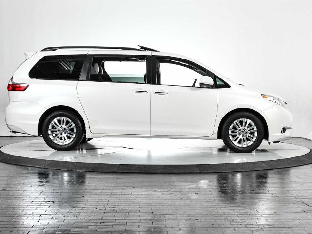 2016 Toyota Sienna Vehicle Photo in DALLAS, TX 75235