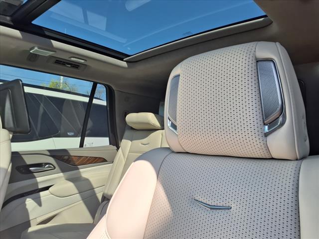 2023 Cadillac Escalade Vehicle Photo in SMITHTOWN, NY 11787-5023