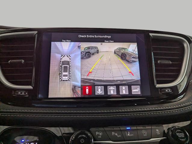 2025 Chrysler Pacifica Vehicle Photo in Oshkosh, WI 54901