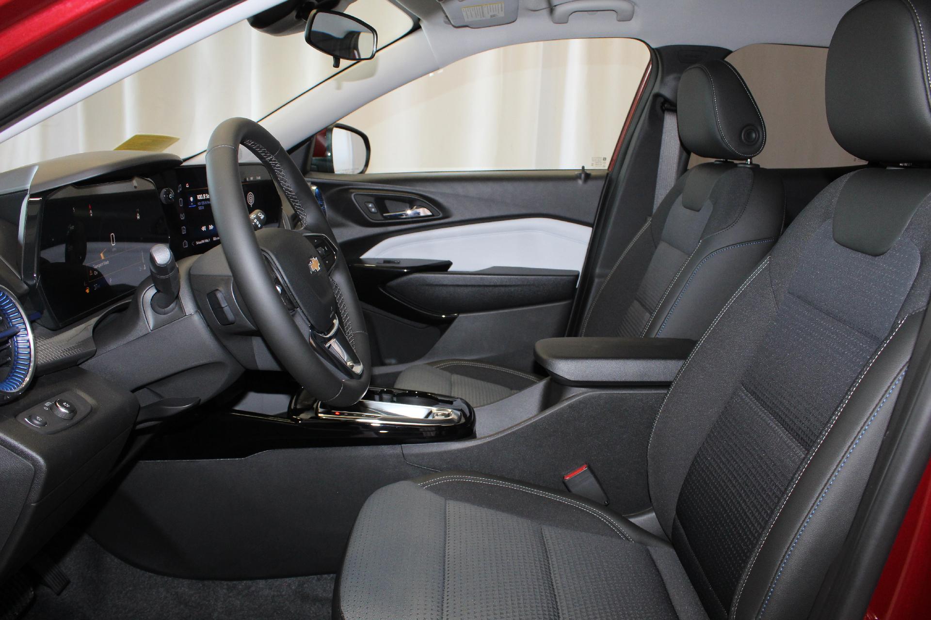 2025 Chevrolet Trax Vehicle Photo in NORTHAMPTON, MA 01060-1120