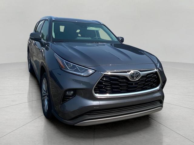 2022 Toyota Highlander Vehicle Photo in APPLETON, WI 54914-8833