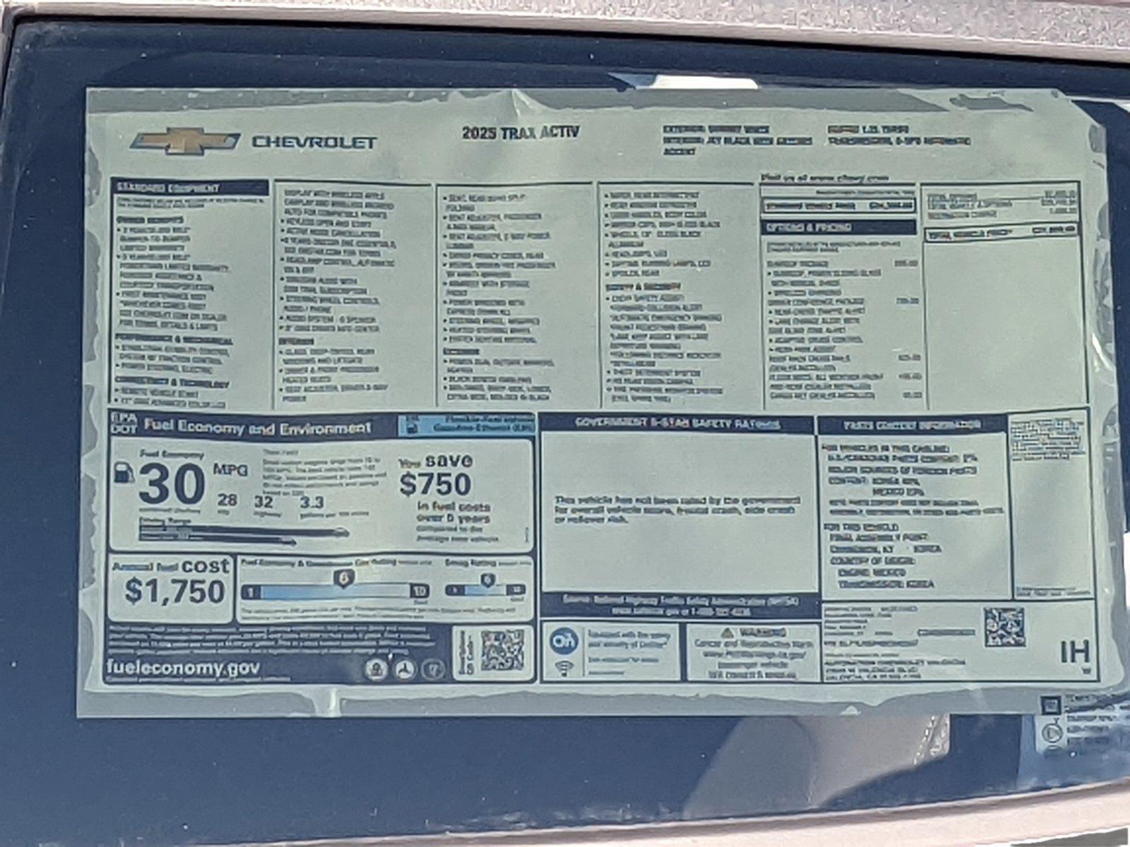 2025 Chevrolet Trax Vehicle Photo in VALENCIA, CA 91355-1705