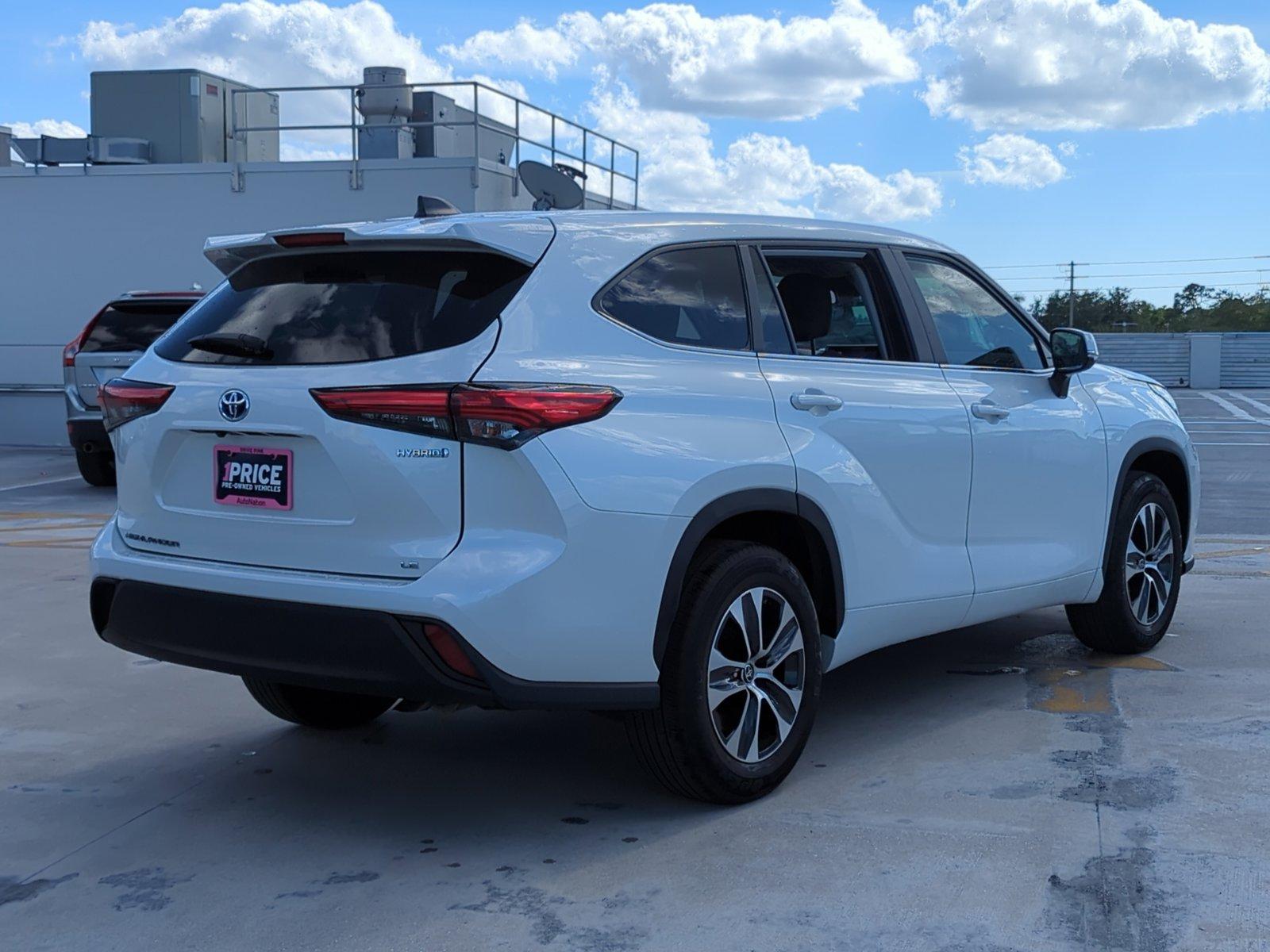 2023 Toyota Highlander Vehicle Photo in Ft. Myers, FL 33907