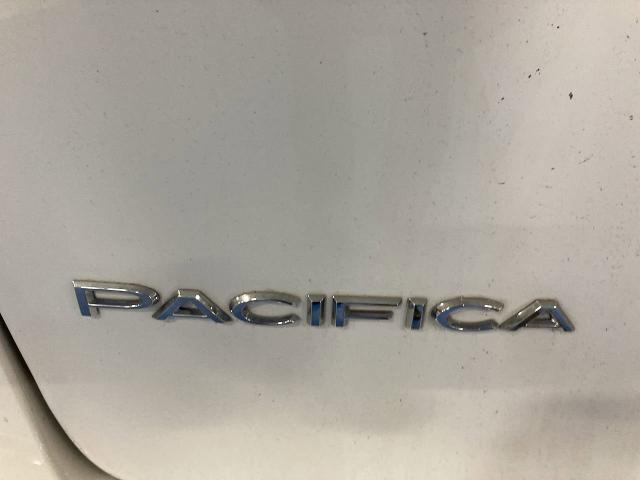 2017 Chrysler Pacifica Touring-L Plus photo 10