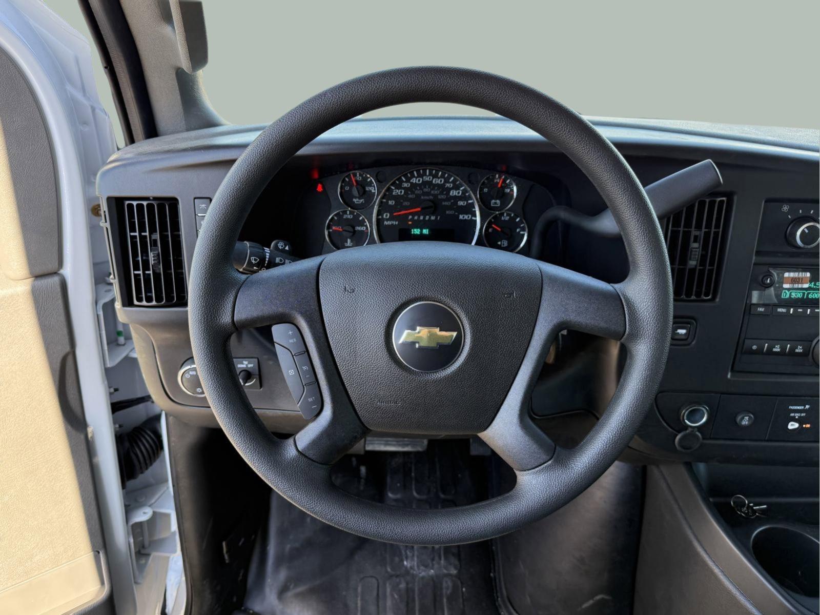 2024 Chevrolet Express Cutaway 3500 Vehicle Photo in GEORGETOWN, TX 78626-7508