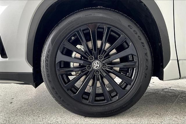 2024 Toyota Highlander Vehicle Photo in Grapevine, TX 76051