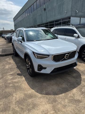 2025 Volvo XC40 Vehicle Photo in Houston, TX 77007