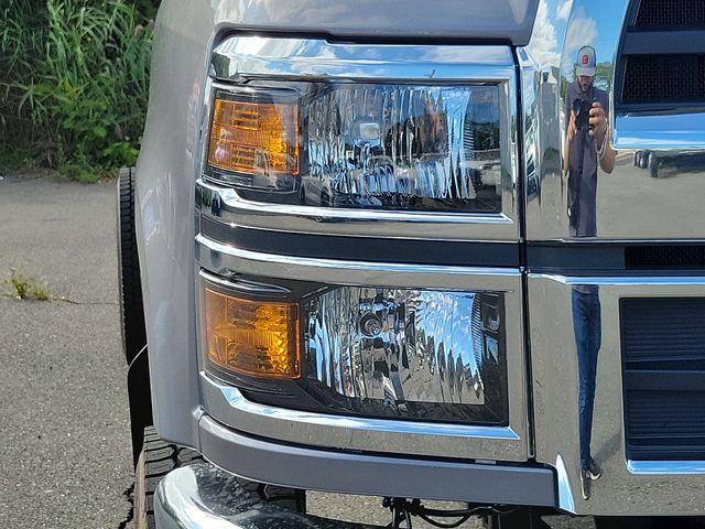 2024 Chevrolet Silverado 5500 HD Vehicle Photo in DANBURY, CT 06810-5034