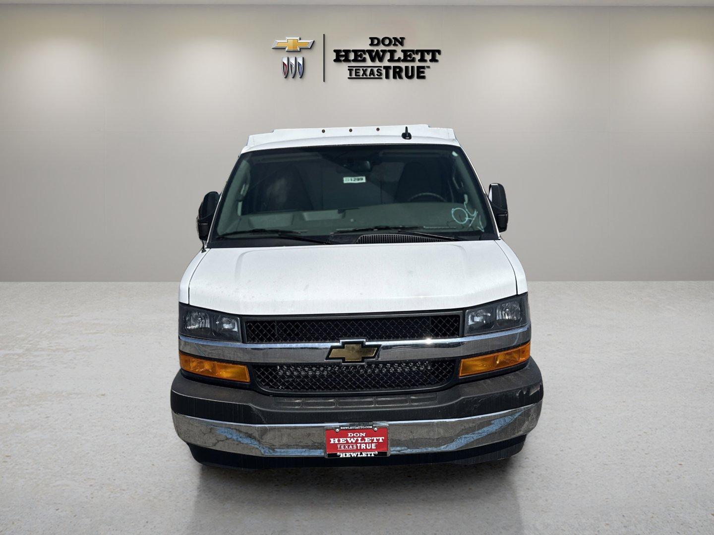 2025 Chevrolet Express Cutaway 3500 Vehicle Photo in GEORGETOWN, TX 78626-7508