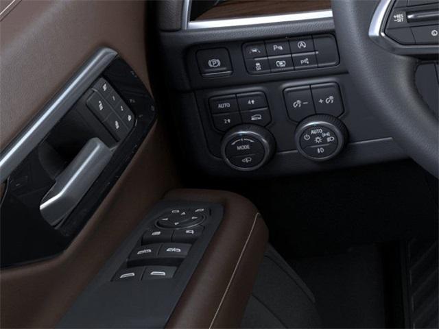 2025 Chevrolet Suburban Vehicle Photo in ENGLEWOOD, CO 80113-6708
