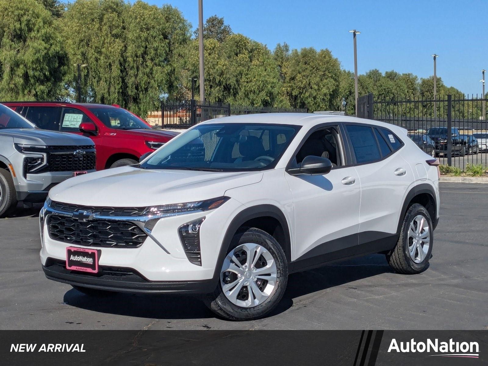 2025 Chevrolet Trax Vehicle Photo in VALENCIA, CA 91355-1705