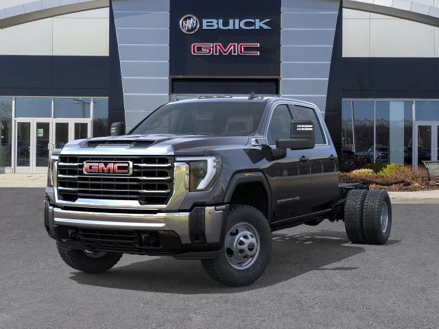 2025 GMC Sierra 3500 HD Chassis Cab Vehicle Photo in DANBURY, CT 06810-5034