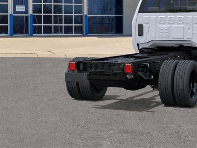 2025 Chevrolet Silverado Chassis Cab Vehicle Photo in ENGLEWOOD, CO 80113-6708
