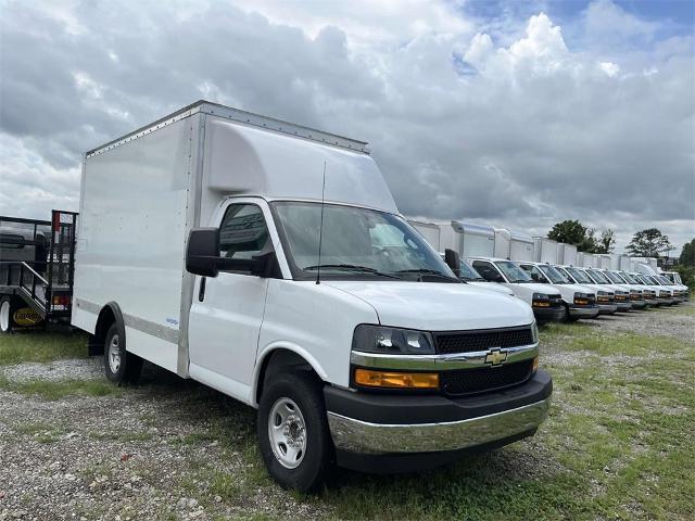 2024 Chevrolet Express Cutaway 3500 Vehicle Photo in ALCOA, TN 37701-3235
