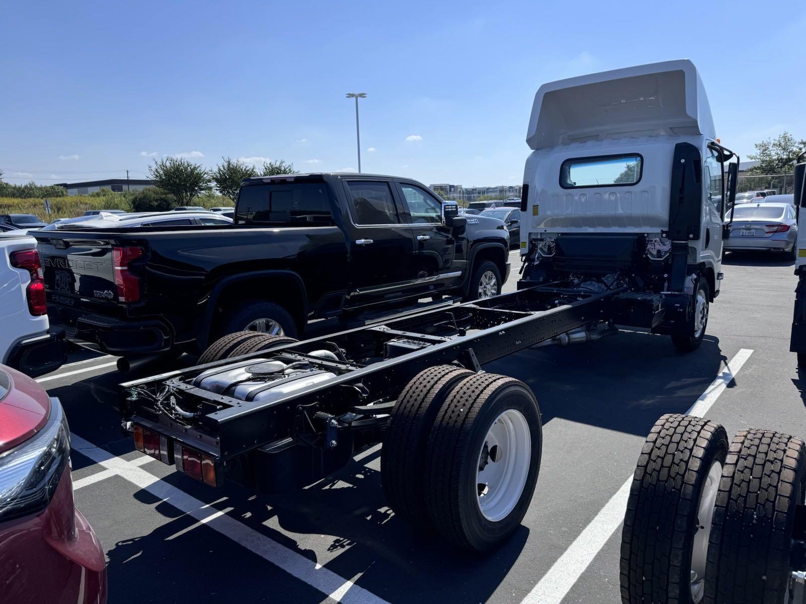 2025 Chevrolet Low Cab Forward 5500 XG Vehicle Photo in GEORGETOWN, TX 78626-7508