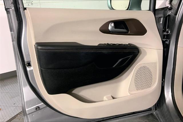 2017 Chrysler Pacifica Vehicle Photo in Lees Summit, MO 64086