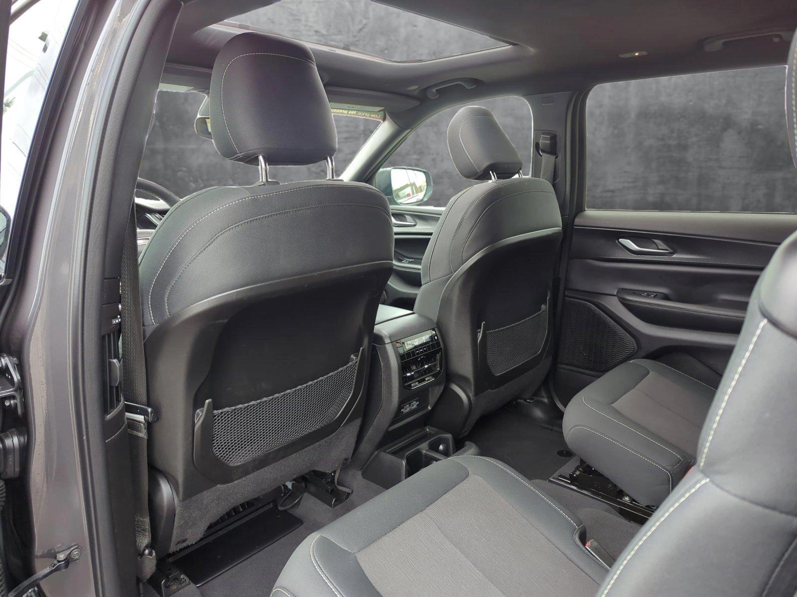 2024 Jeep Grand Cherokee L Vehicle Photo in Memphis, TN 38125
