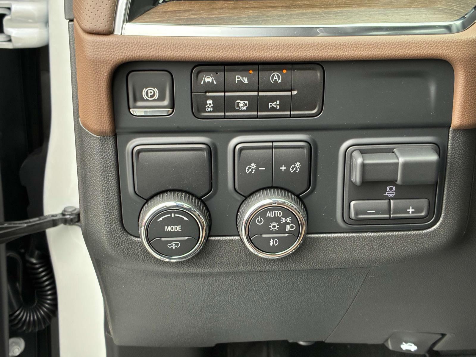 2025 Chevrolet Suburban Vehicle Photo in LOS ANGELES, CA 90007-3794